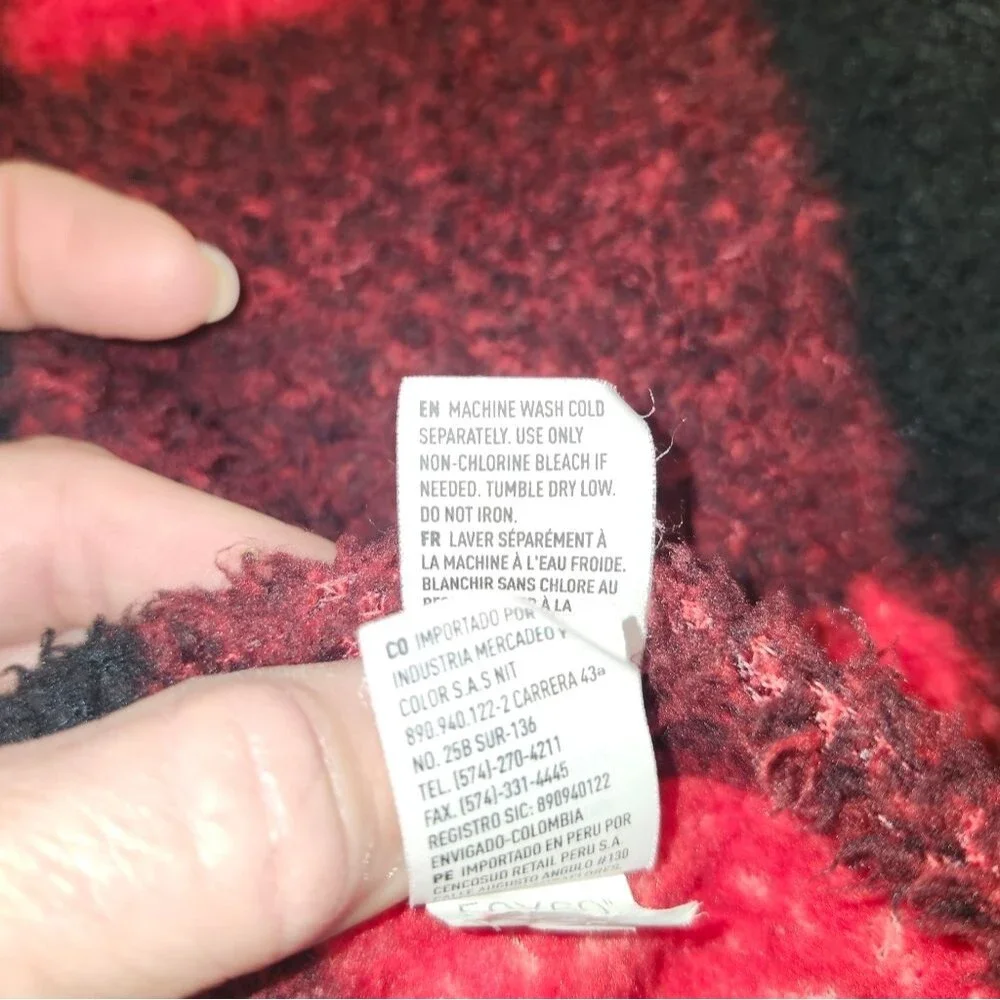 American Eagle Outfitters Red & Black Buffalo Check Fuzzy Fleece Blanket
